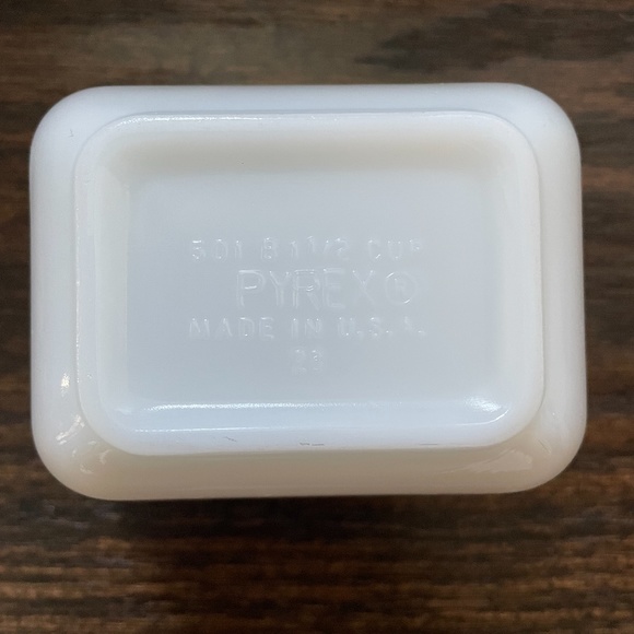 🌟VINTAGE🌟 Pyrex Butterprint Small Refrigerator Dish 501 (no lid) - Picture 4 of 4